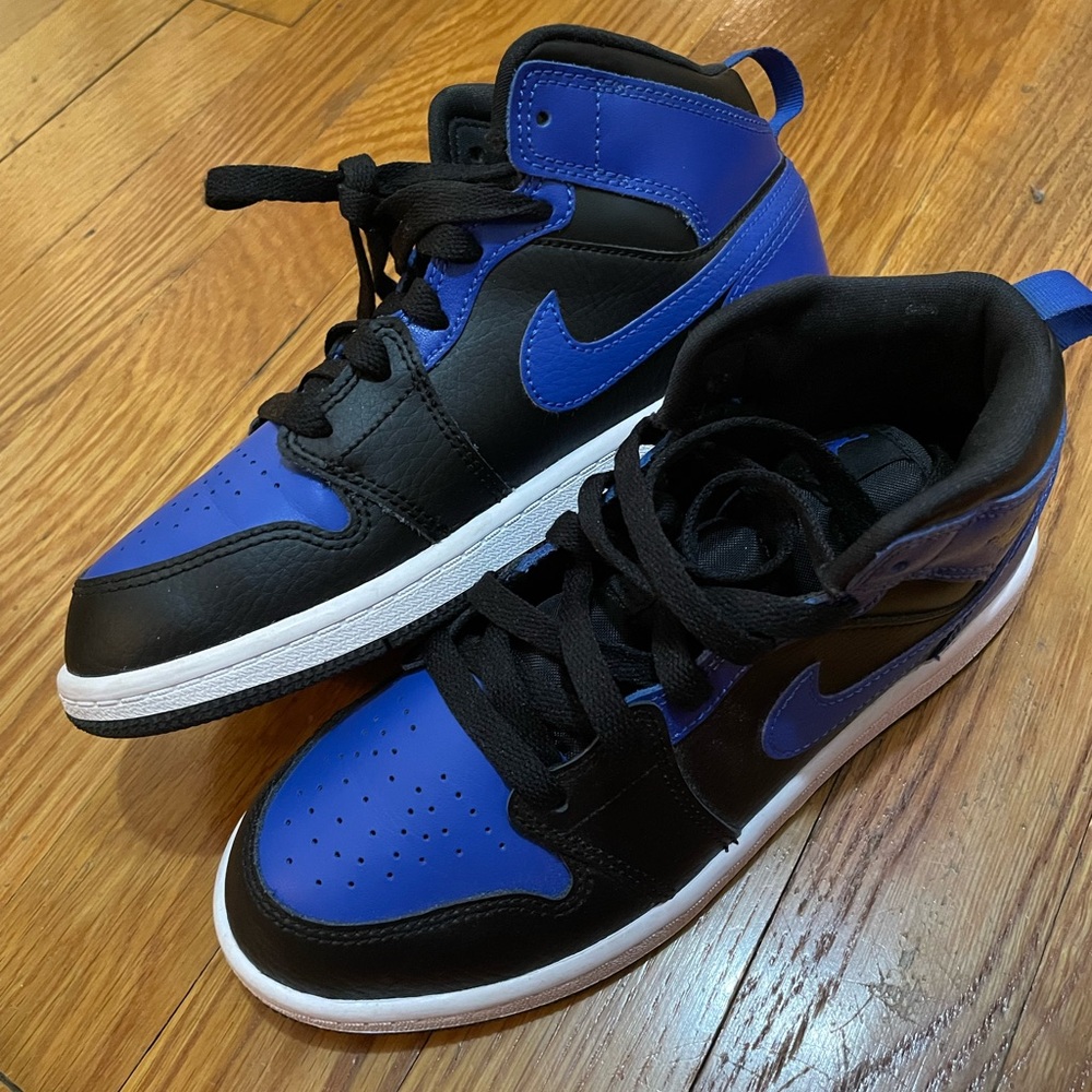 Youth 2.5 Jordan Mid Hyper Royal